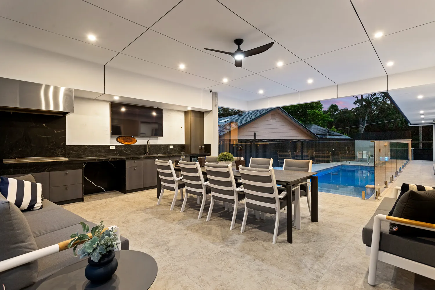 Covered alfresco and built-in barbecue