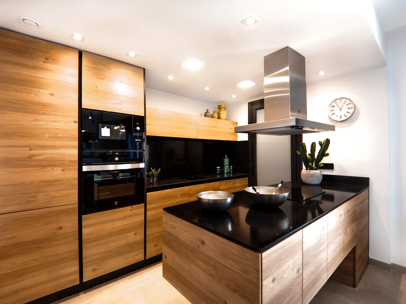 Contemporary kitchen with integrated appliances